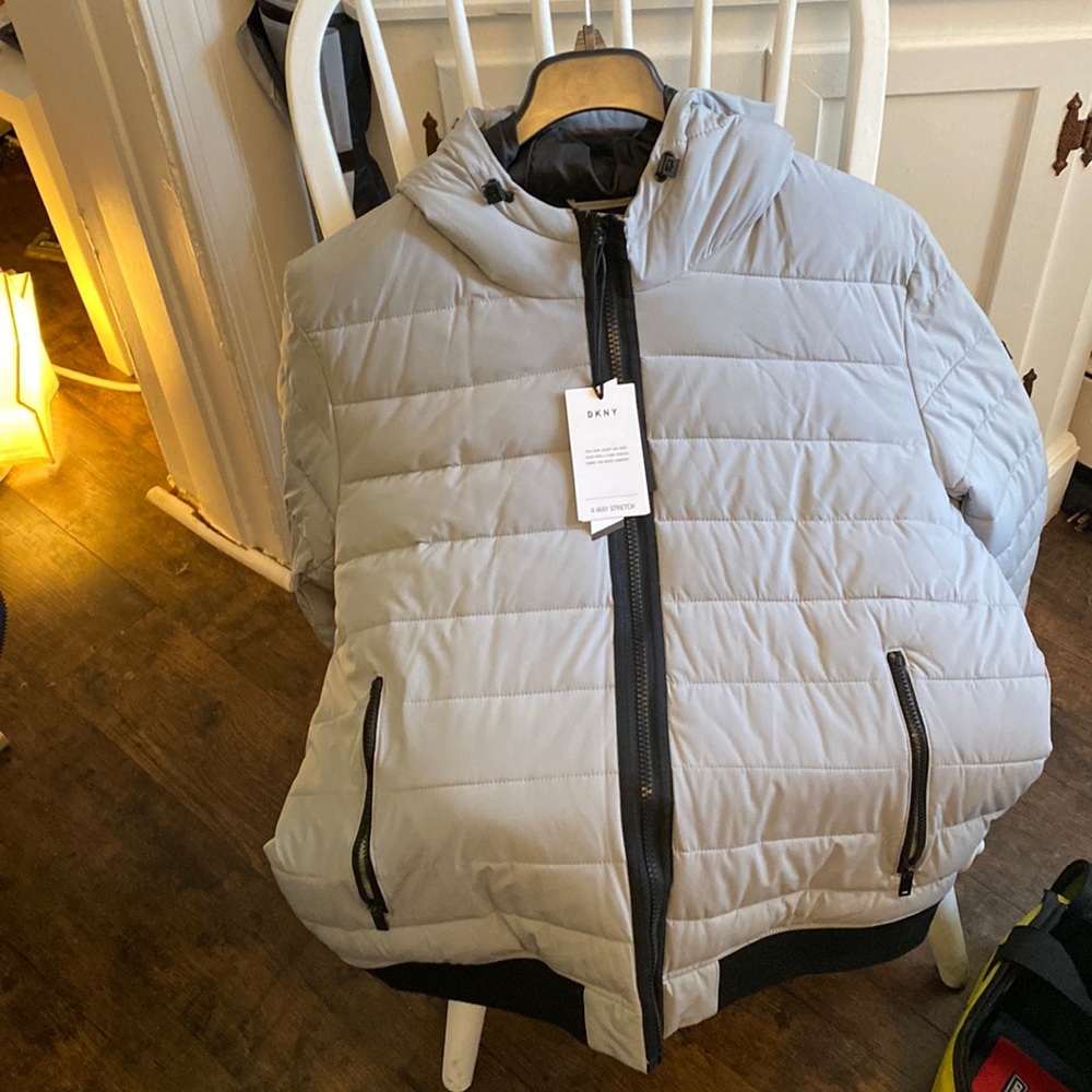 Mens dkny mens ultra loft insulated. Wind resistant, water resistance never worn